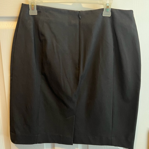 Banana Republic Black Dress/Suit Skirt - Picture 2 of 3